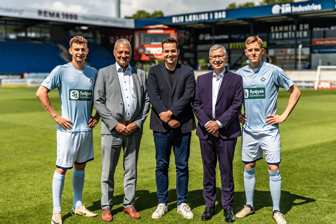 Sydjysk Sparekasse rykker med Sønderjyske Fodbold i Superligaen      